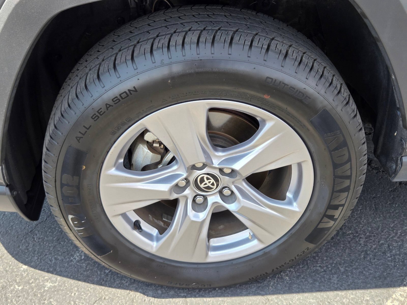 Used 2025 Toyota RAV4 XLE FWD image 9