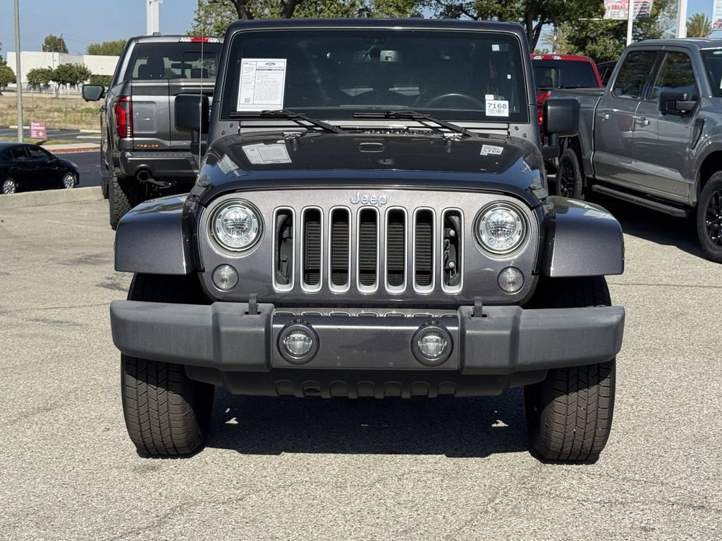 Used 2018 Jeep Wrangler Unlimited Sahara w/ Connectivity Group AWD/4WD image 2