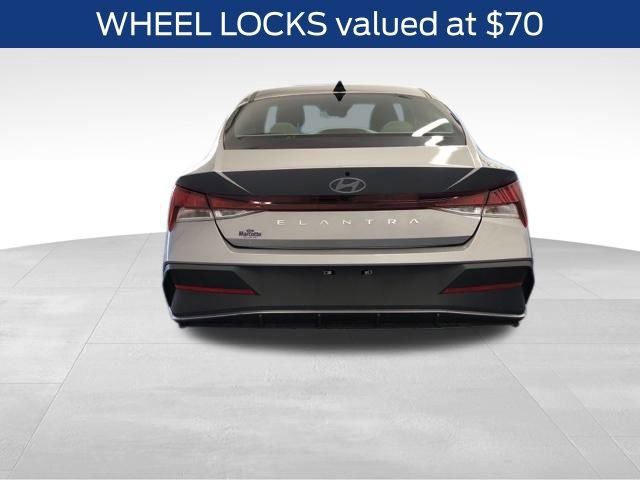 Used 2024 Hyundai Elantra SE image 4