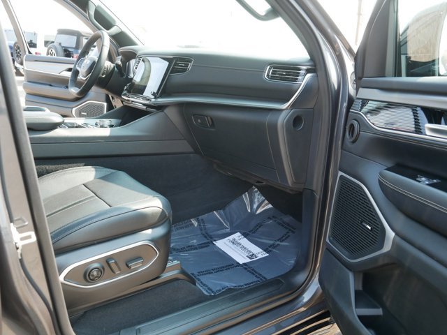Used 2024 Jeep Wagoneer Series II AWD/4WD image 19
