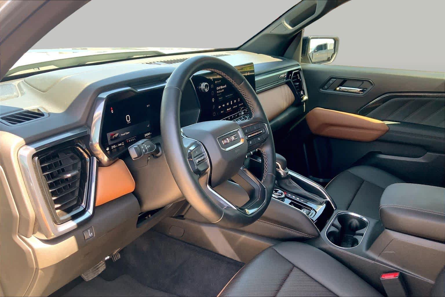 Used 2023 GMC Canyon AT4 w/ AT4 Premium Package AWD/4WD image 18