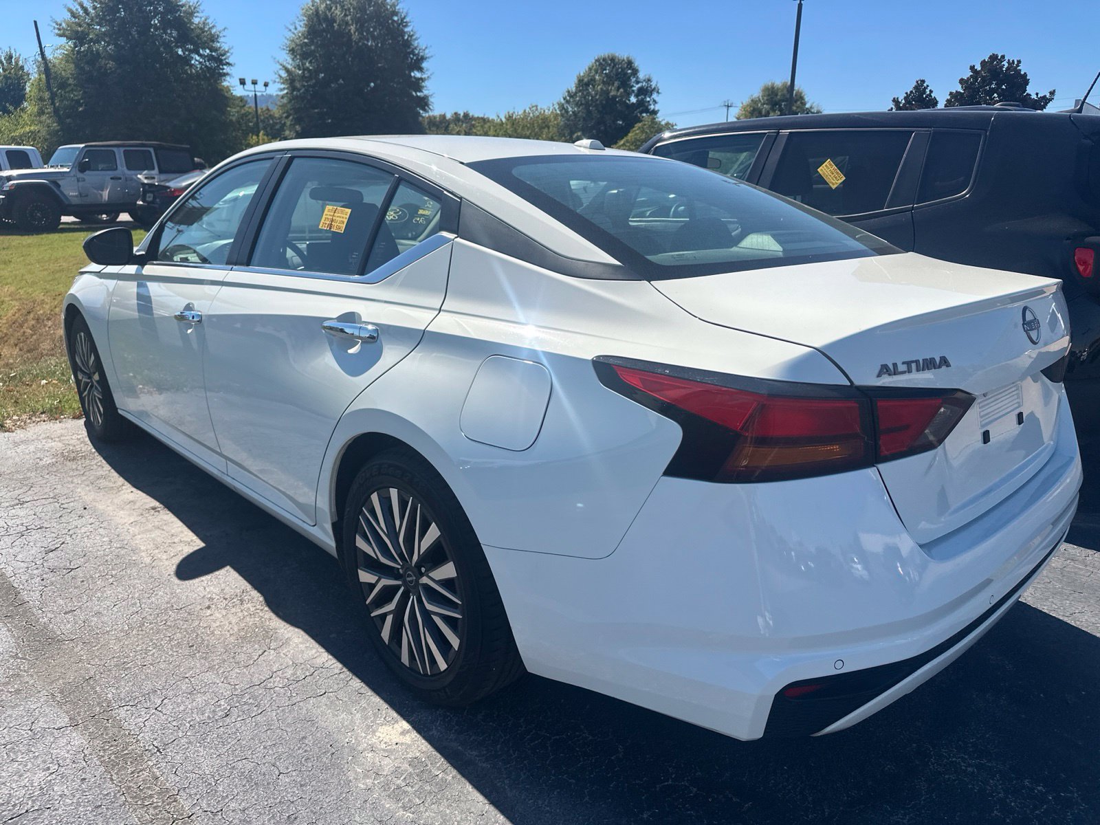 Used 2025 Nissan Altima 2.5 SV FWD image 4