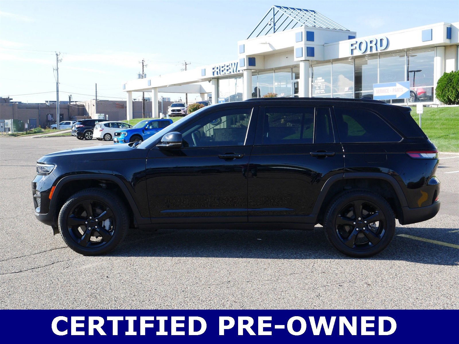 Used 2024 Jeep Grand Cherokee Limited w/ Black Appearance Package image 2