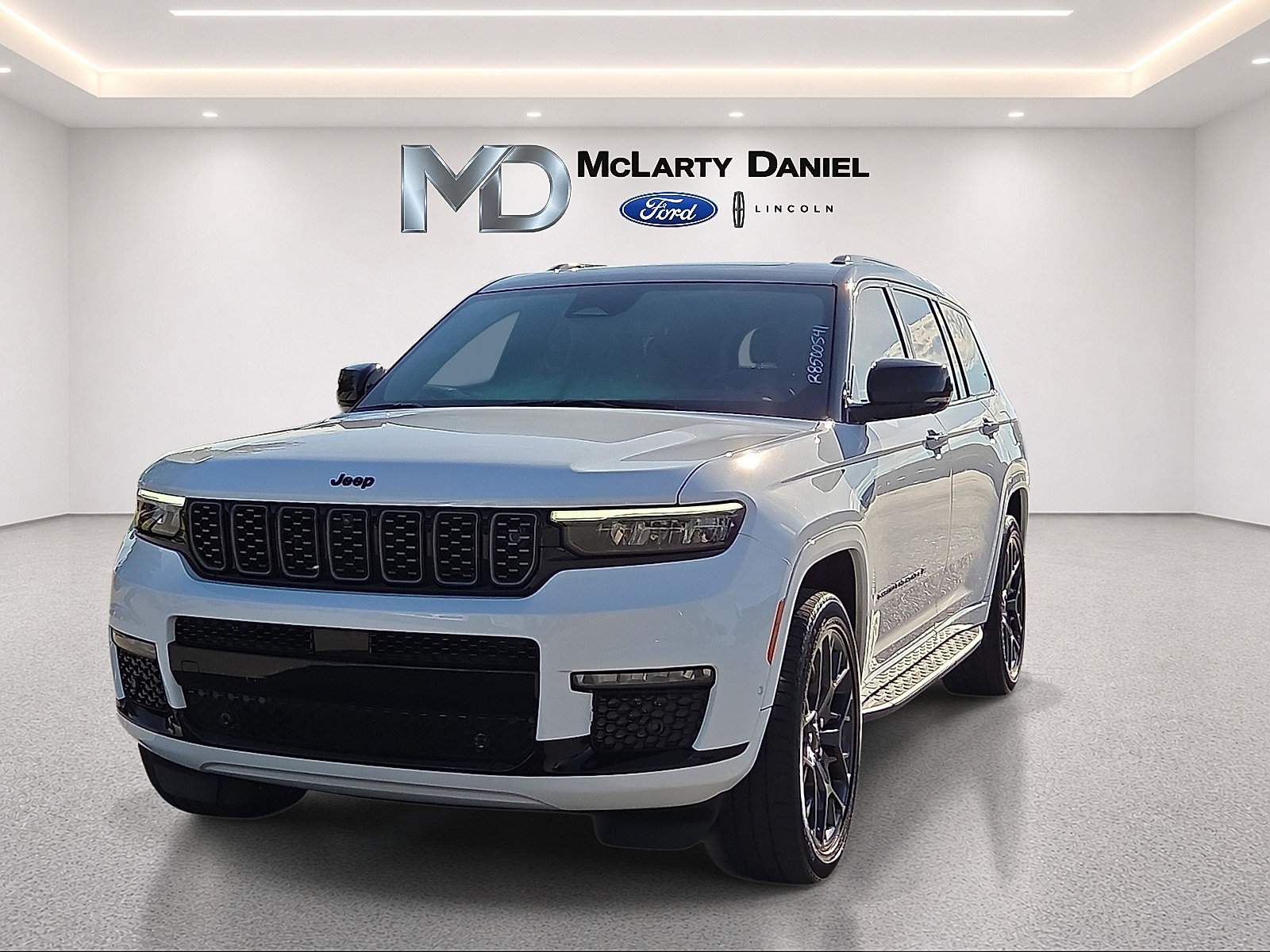 Used 2024 Jeep Grand Cherokee L Summit w/ Advanced Protech Group IV AWD/4WD image 2