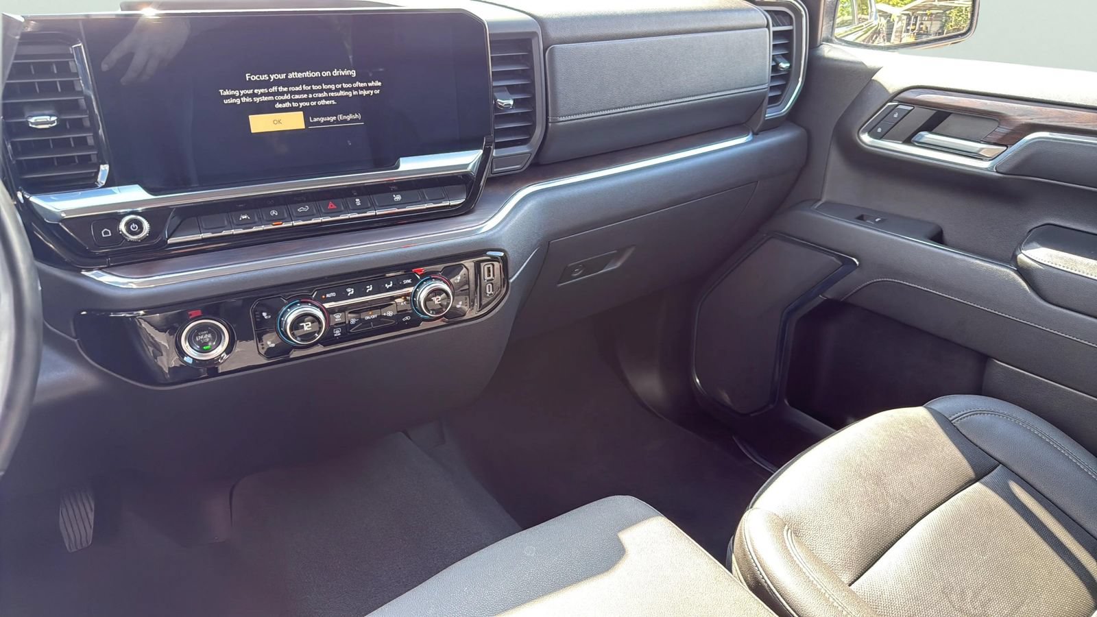 Used 2024 GMC Sierra 1500 SLT AWD/4WD image 14