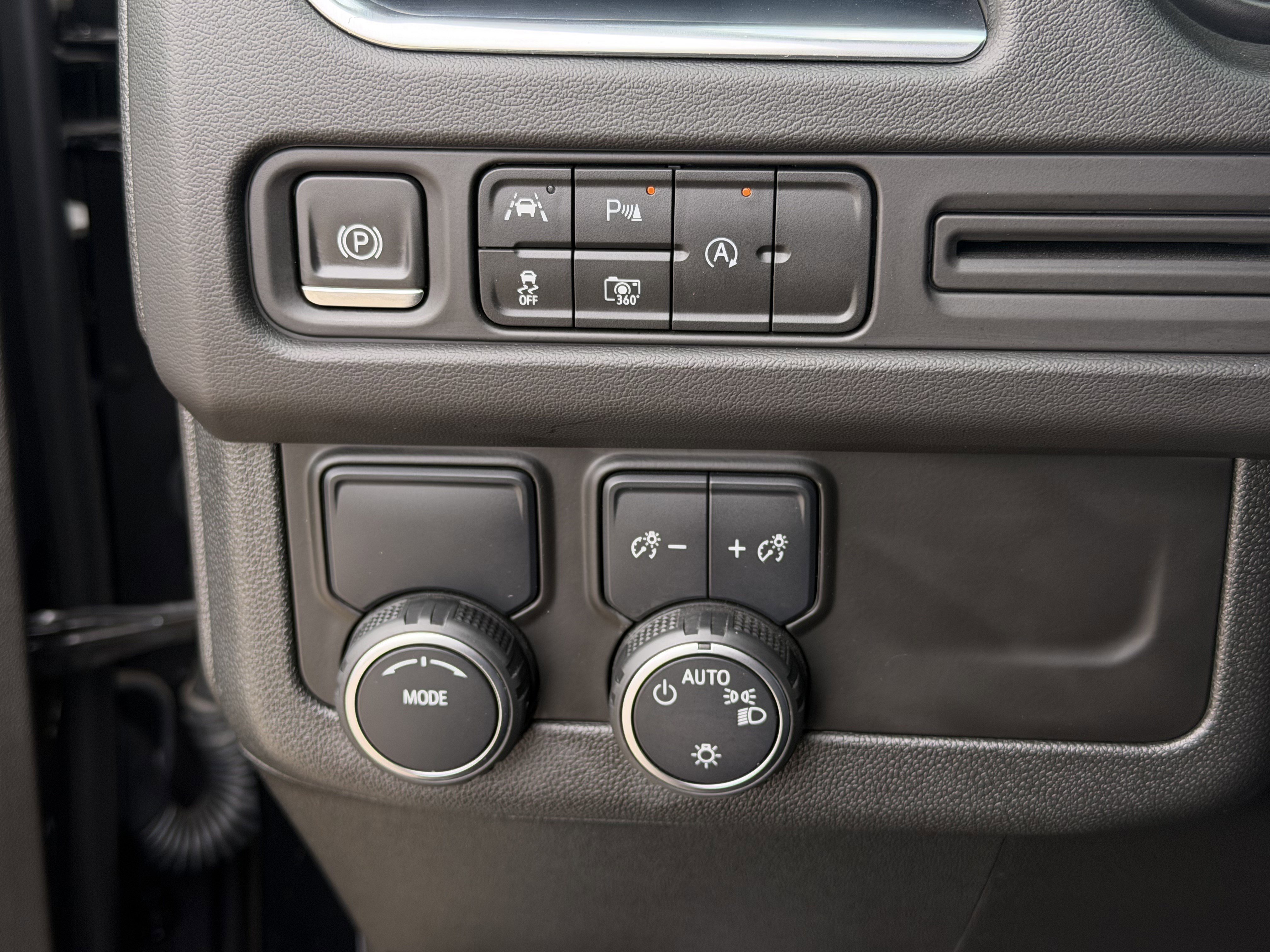 Used 2023 Chevrolet Tahoe RST w/ Luxury Package RWD image 23
