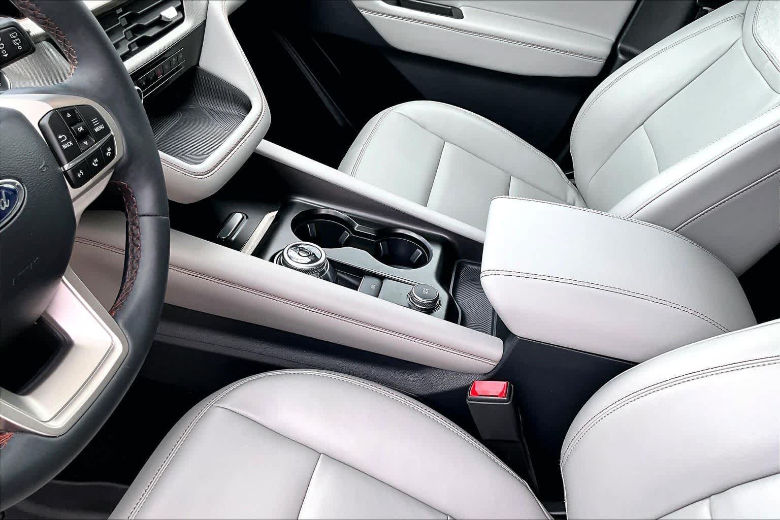 Certified 2025 Ford Explorer Active w/ Active Comfort Package RWD image 17