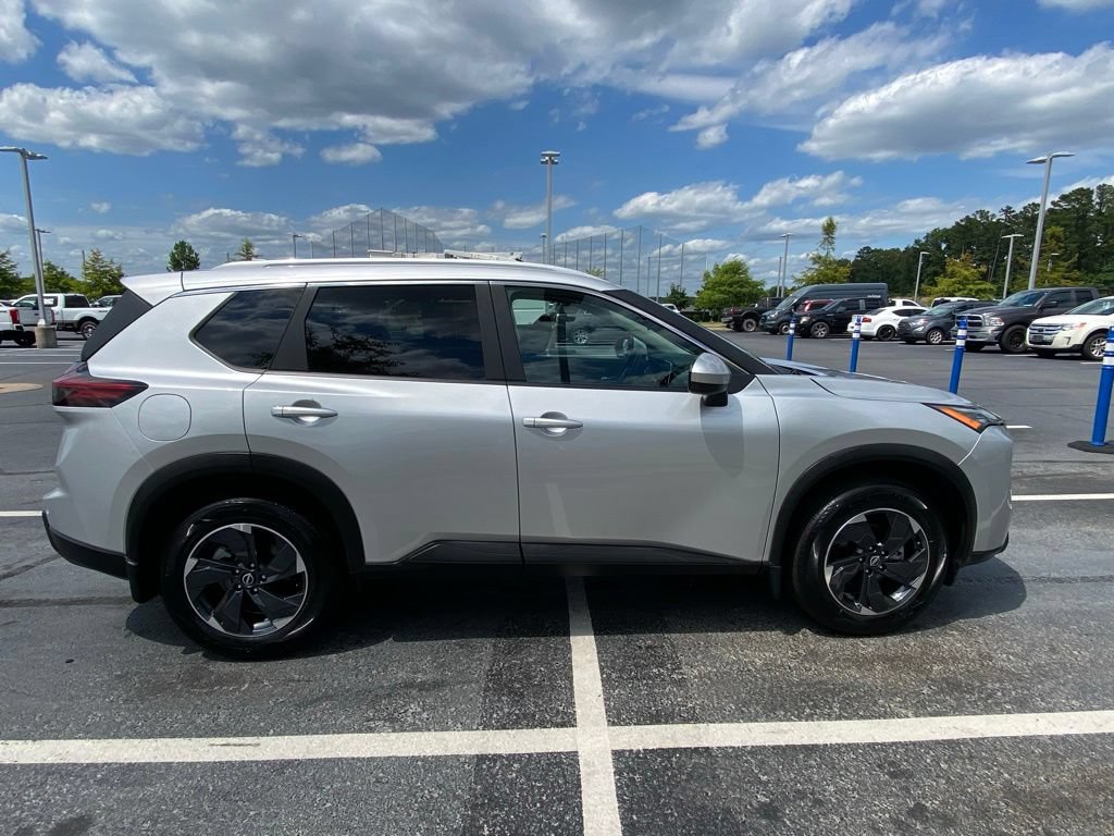 Used 2024 Nissan Rogue SV w/ SV Premium Package AWD/4WD image 8