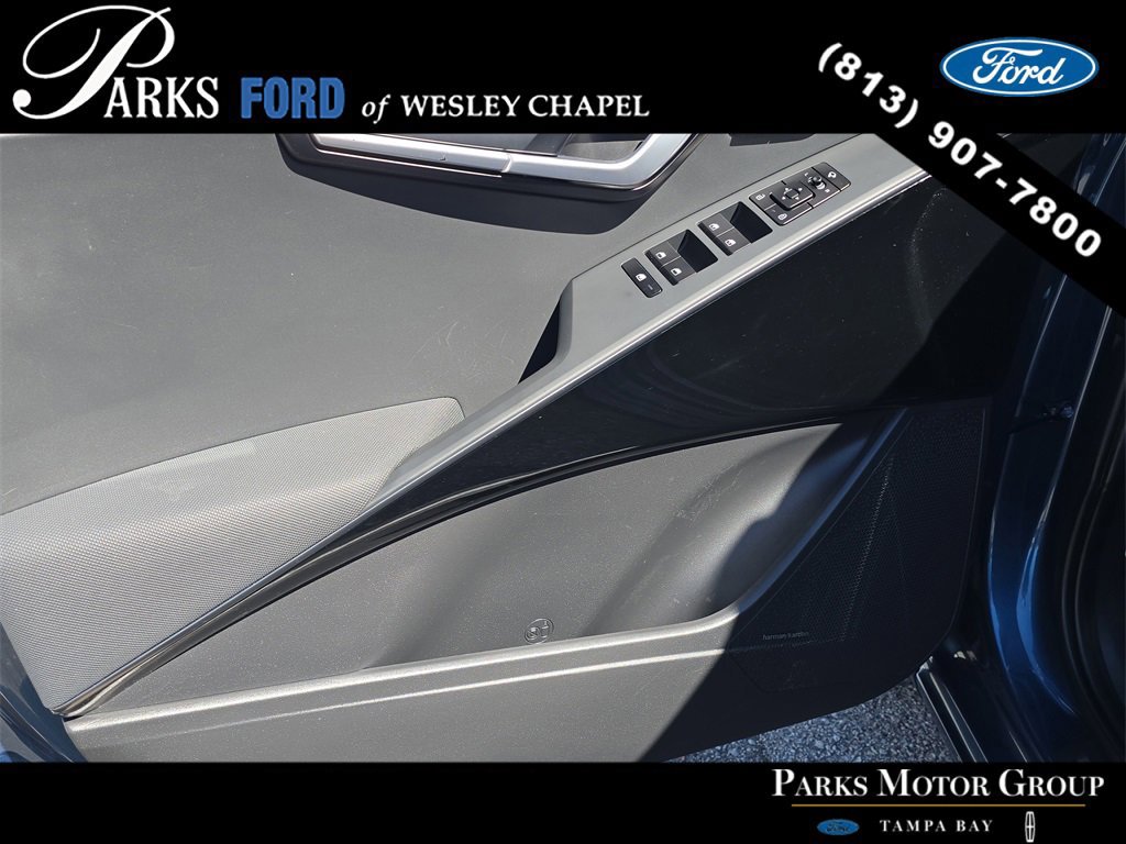 Used 2023 Kia Niro SX Touring image 16