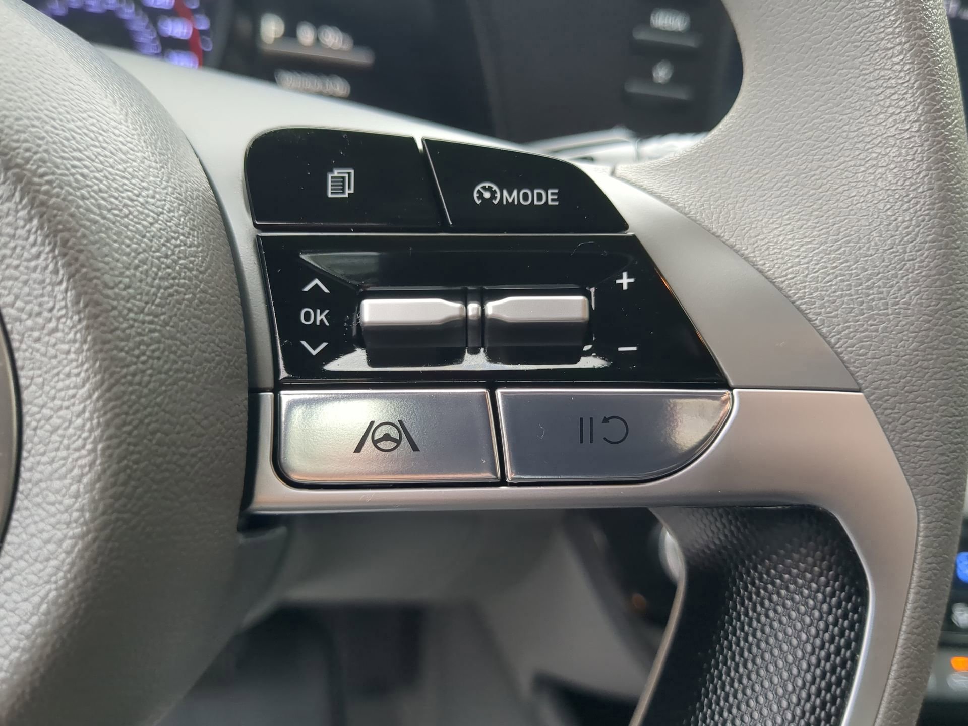 Used 2023 Hyundai Elantra SEL w/ Cargo Package image 54