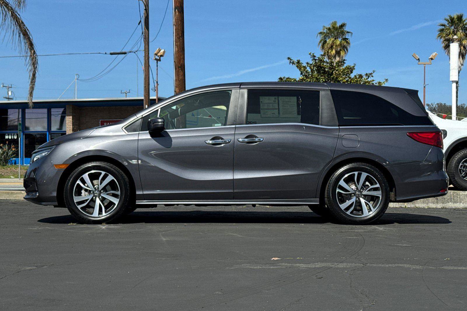 Used 2024 Honda Odyssey Touring image 2