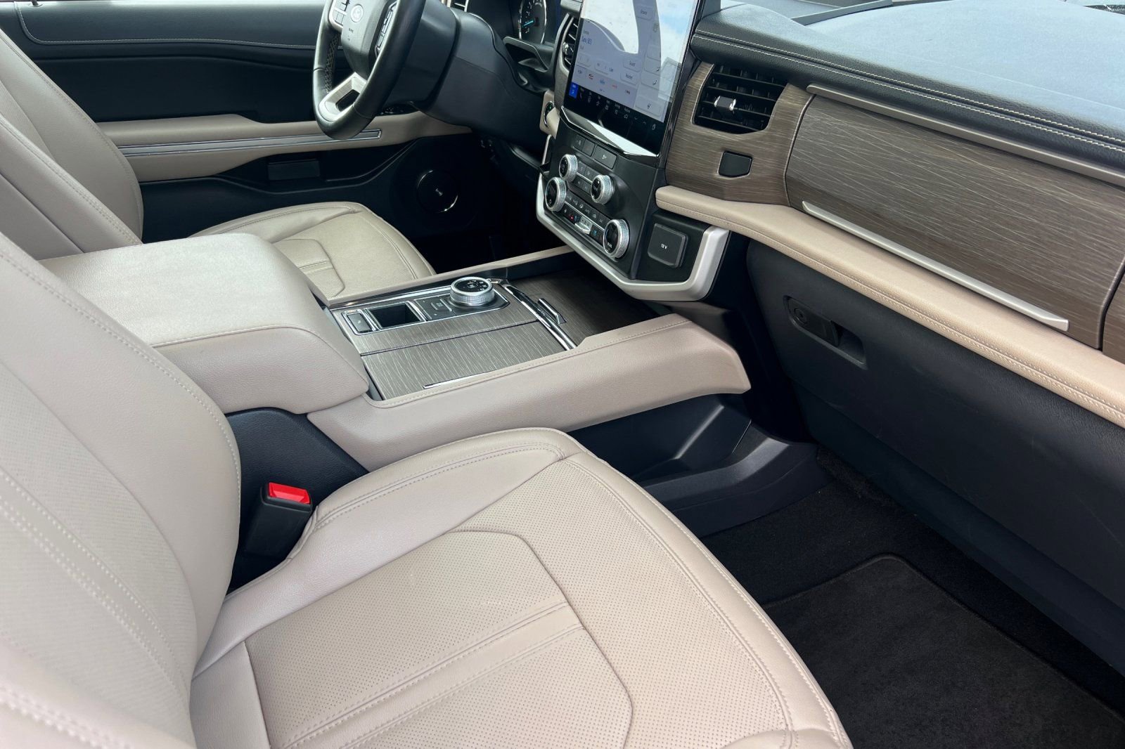 Certified 2024 Ford Expedition Limited image 18