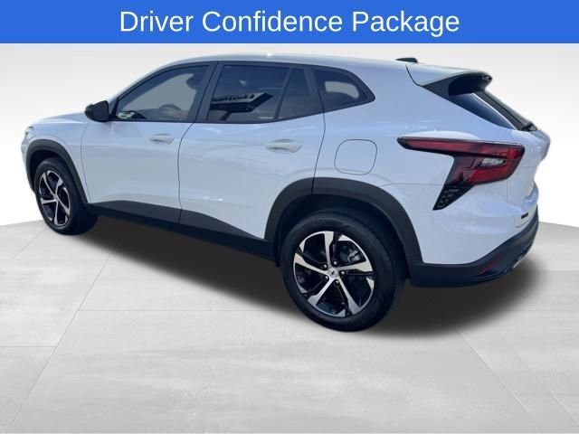 Used 2024 Chevrolet Trax RS w/ Driver Confidence Package FWD image 3