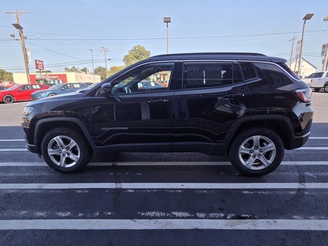 Used 2024 Jeep Compass Latitude image 2