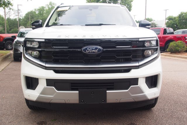 Certified 2025 Ford Expedition Max Platinum w/ Platinum Ultimate Package AWD/4WD image 2