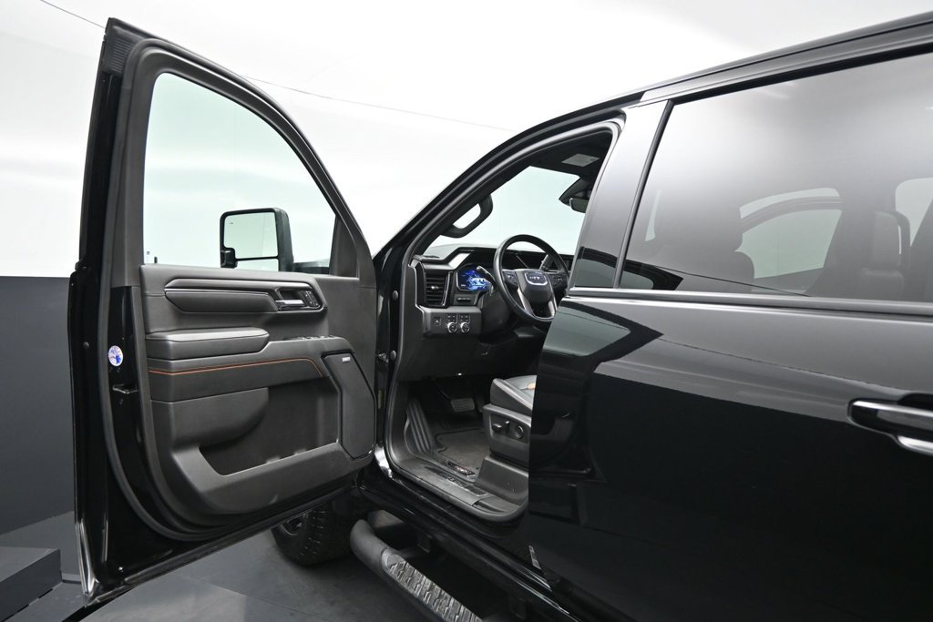 Used 2024 GMC Sierra 2500 AT4 w/ Technology Package AWD/4WD image 9