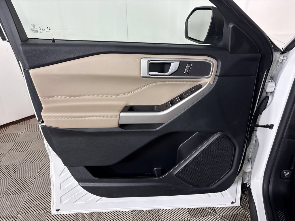 Certified 2023 Ford Explorer XLT w/ Equipment Group 202A RWD image 16