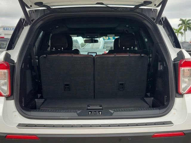 Certified 2021 Ford Explorer Platinum w/ Equipment Group 601A image 13