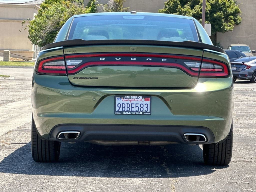 Used 2018 Dodge Charger SXT w/ Blacktop Package RWD image 4