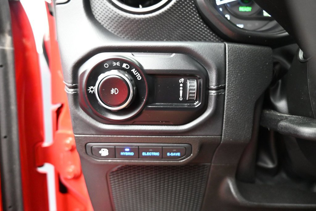 Used 2025 Jeep Wrangler Unlimited Rubicon 4xe w/ Safety Group AWD/4WD image 12