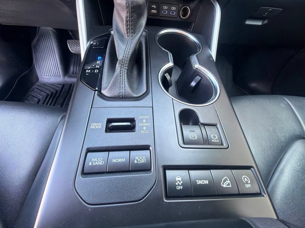 Used 2022 Toyota Highlander XLE AWD/4WD image 31