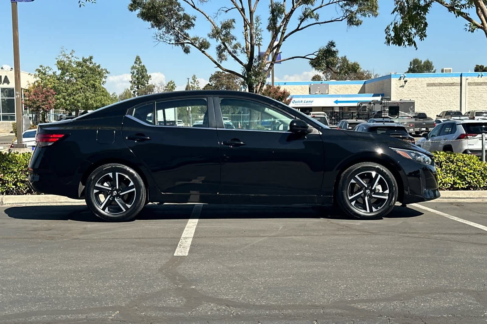 Used 2025 Nissan Sentra SV FWD image 9