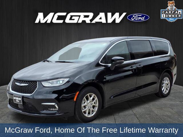 Used 2025 Chrysler Pacifica Select FWD image 1