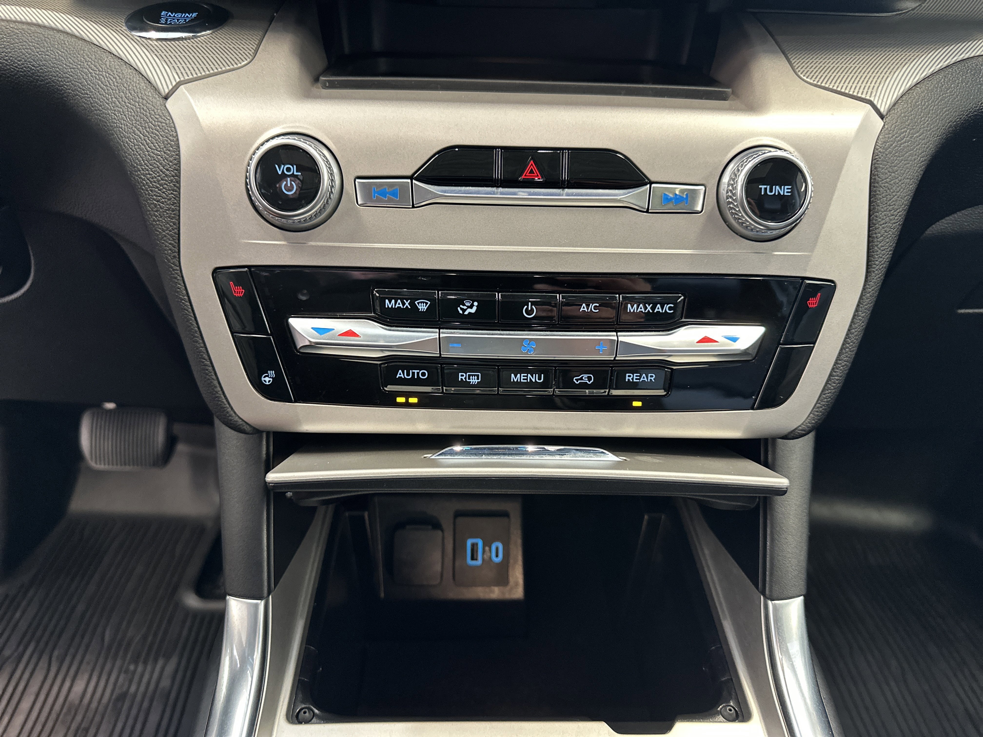 Certified 2023 Ford Explorer XLT w/ Equipment Group 202A image 34