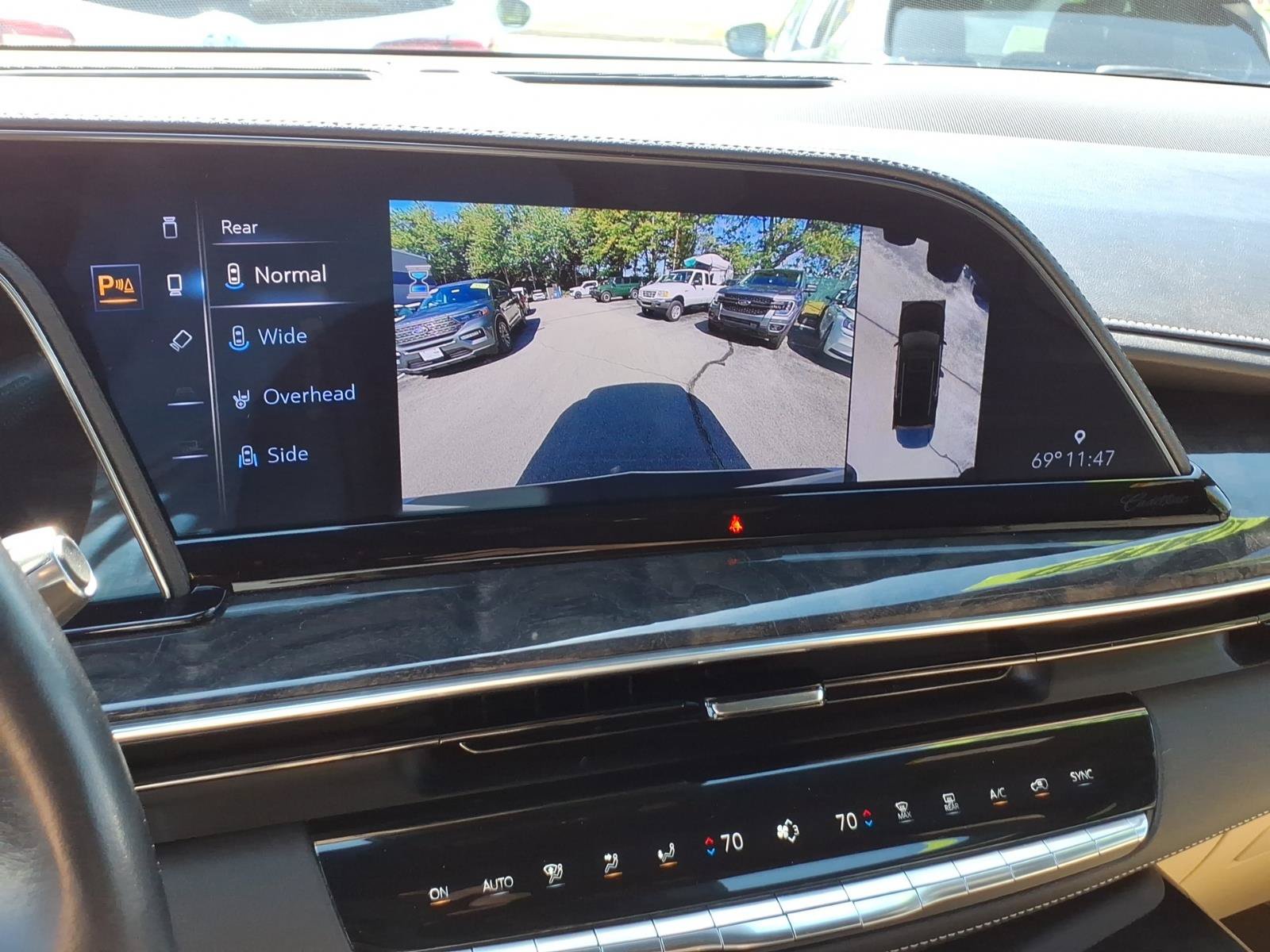 Used 2023 Cadillac Escalade Premium Luxury AWD/4WD image 19