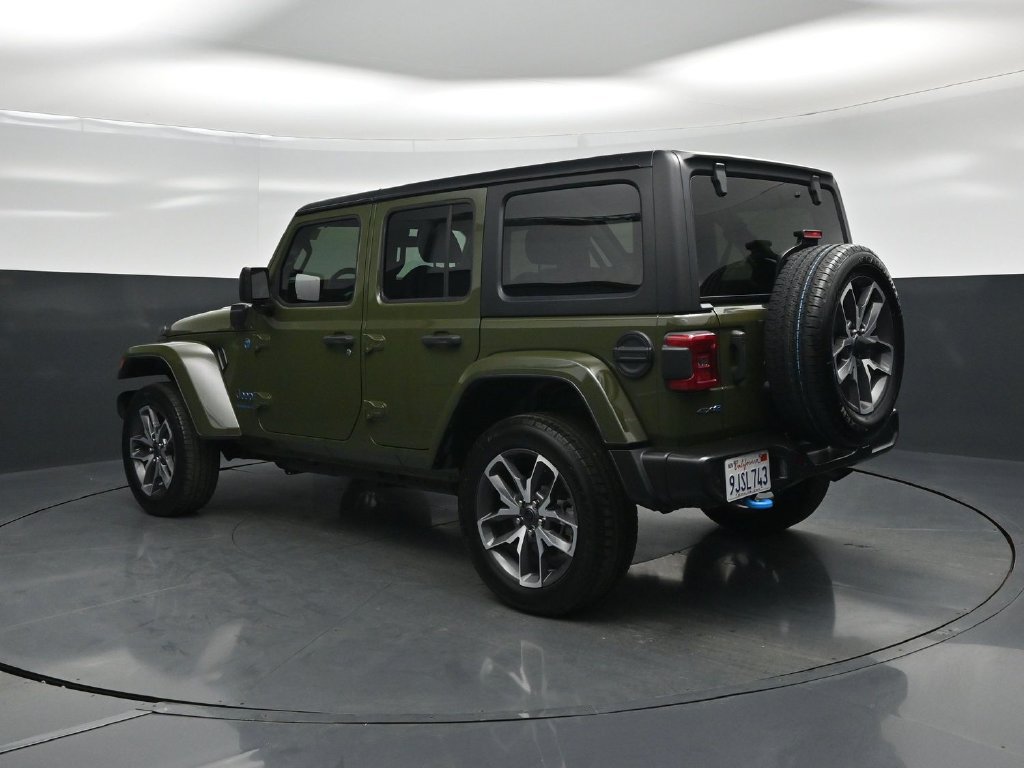 Used 2024 Jeep Wrangler Unlimited w/ Convenience Group AWD/4WD image 7