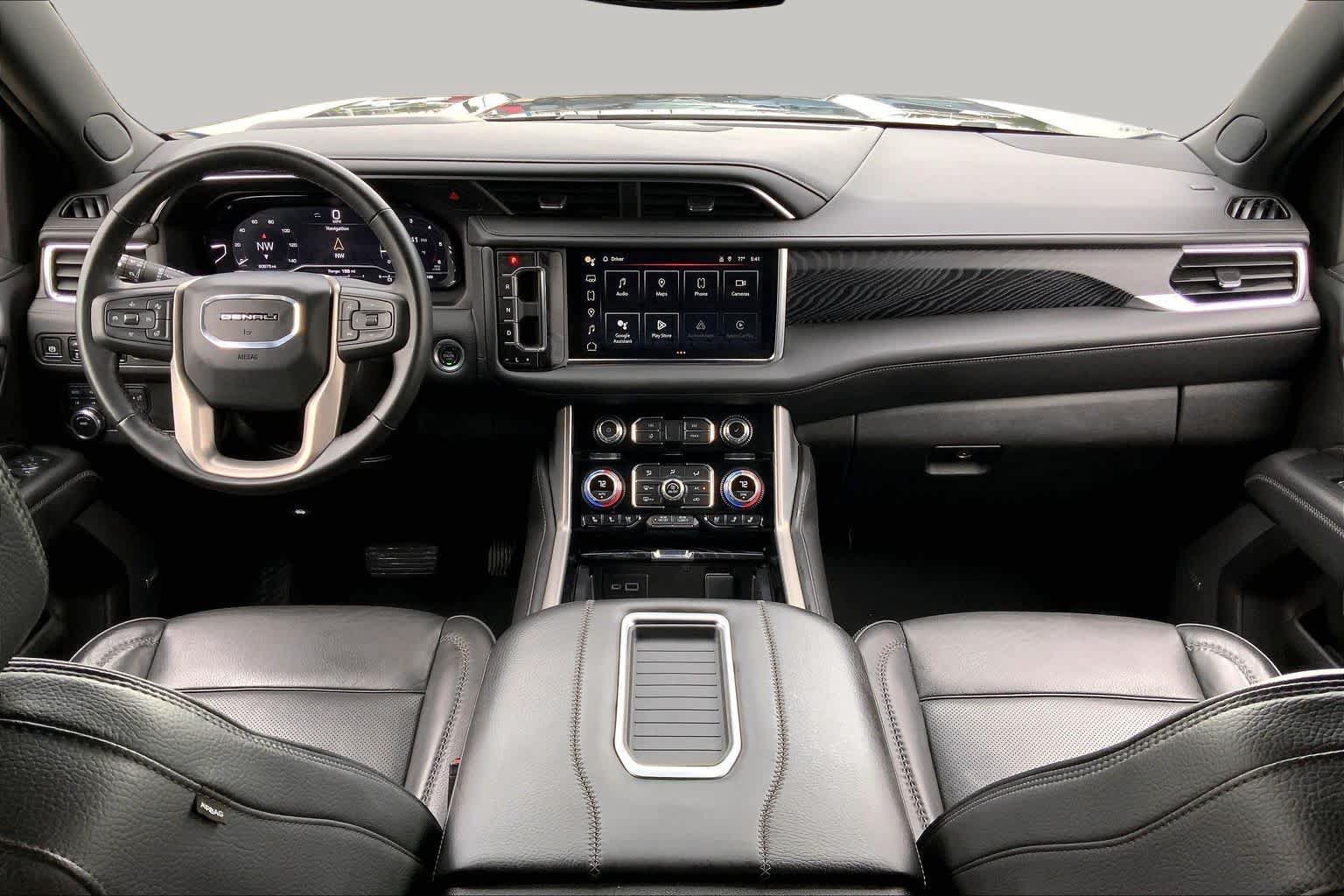 Used 2024 GMC Yukon XL Denali AWD/4WD image 16