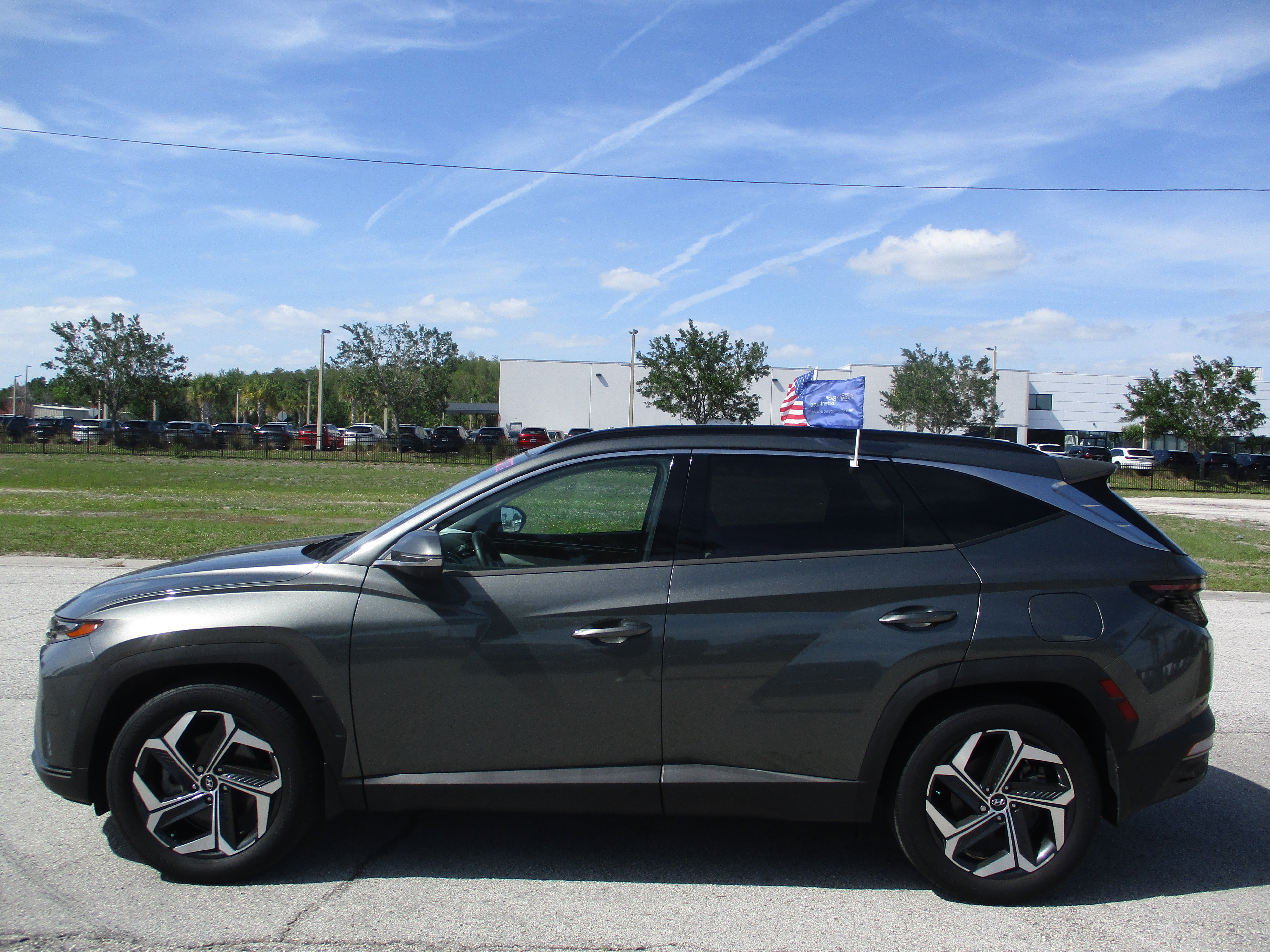 Used 2022 Hyundai Tucson Limited w/ Cargo Package FWD image 2