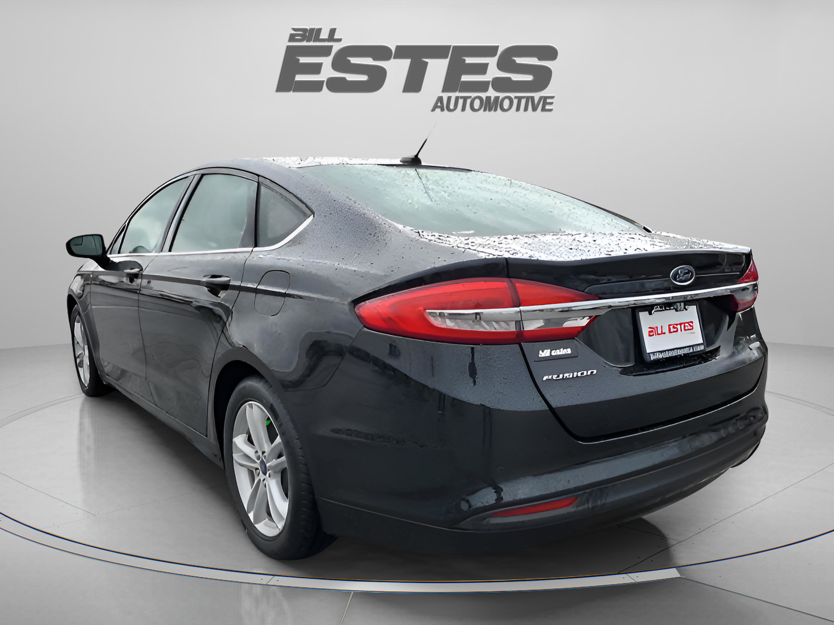 Certified 2018 Ford Fusion SE w/ Fusion SE Technology Package FWD image 2