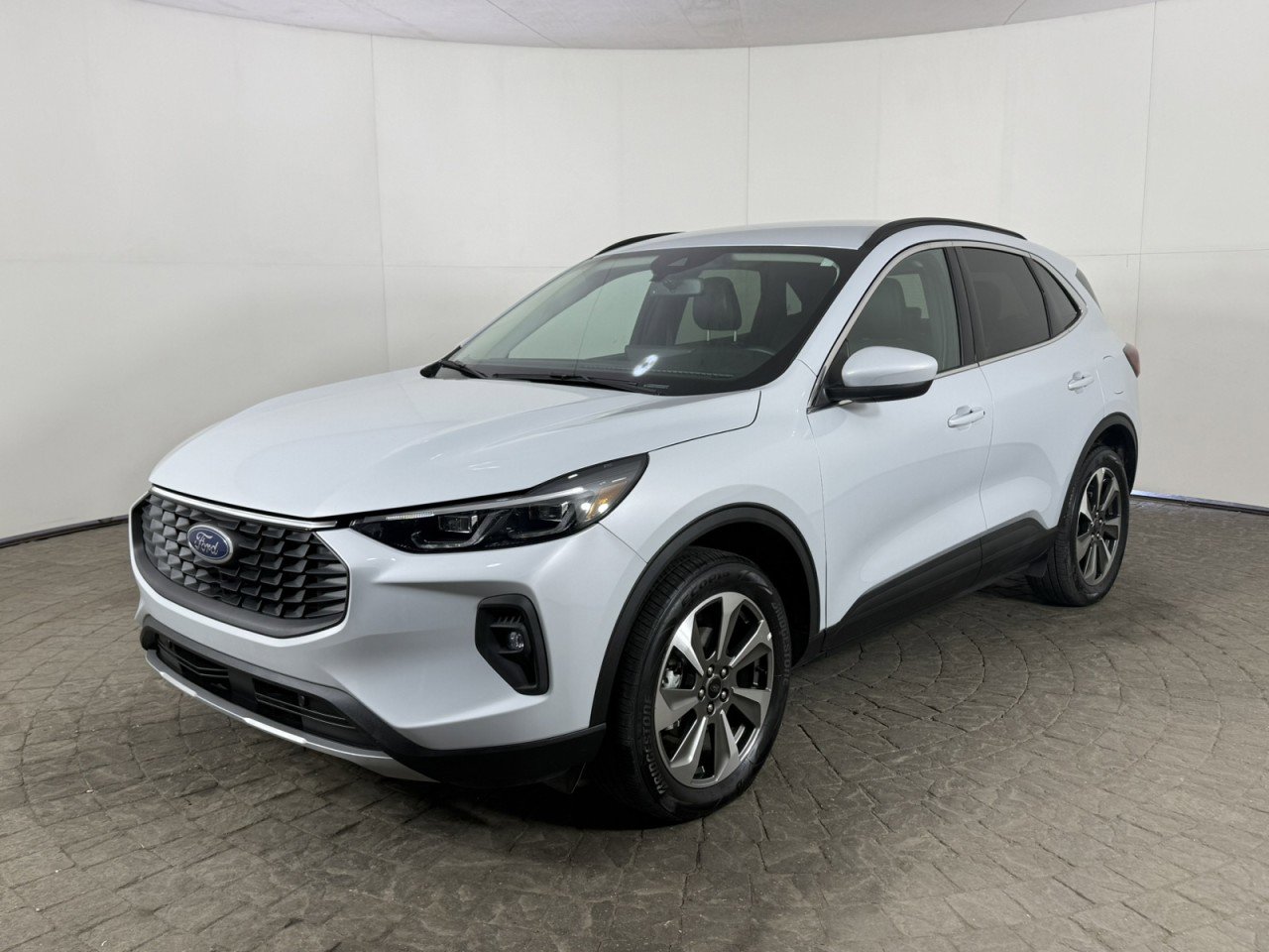 Certified 2025 Ford Escape Platinum AWD/4WD image 3