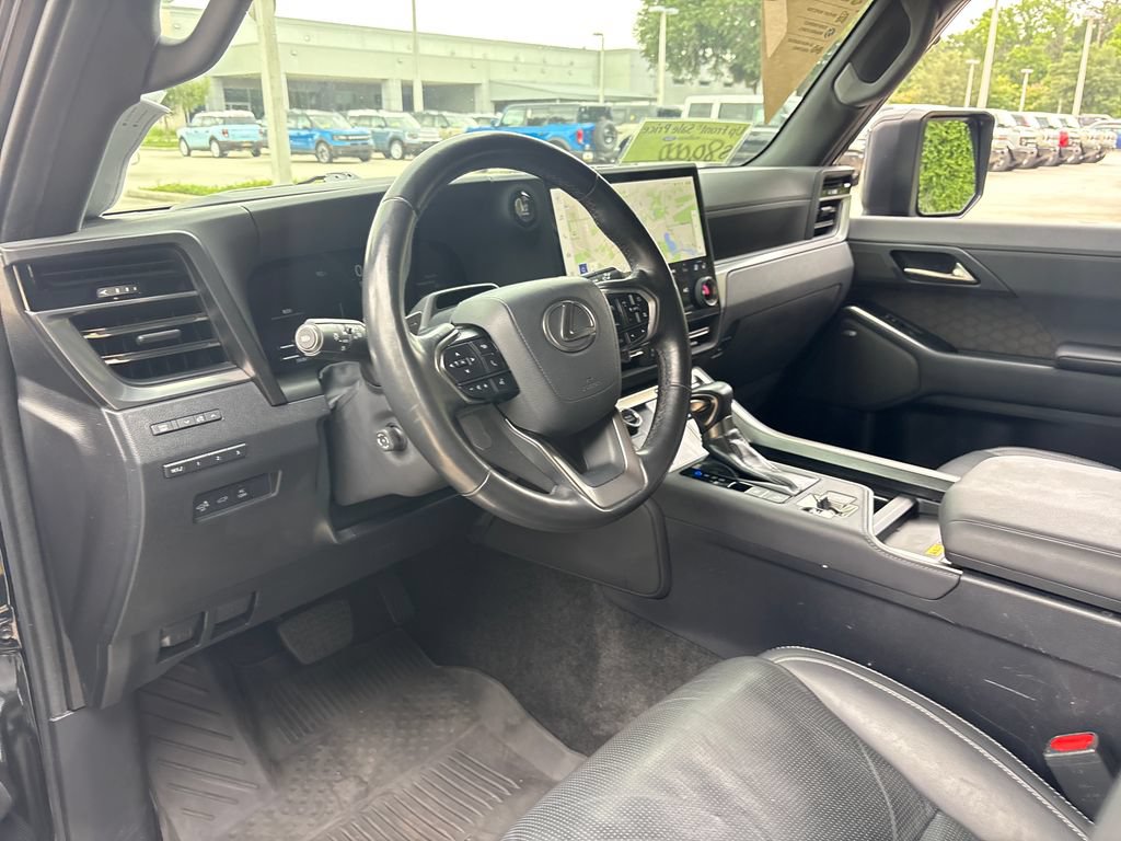 Used 2024 Lexus GX 550 w/ Accessory Package (Z1) AWD/4WD image 6