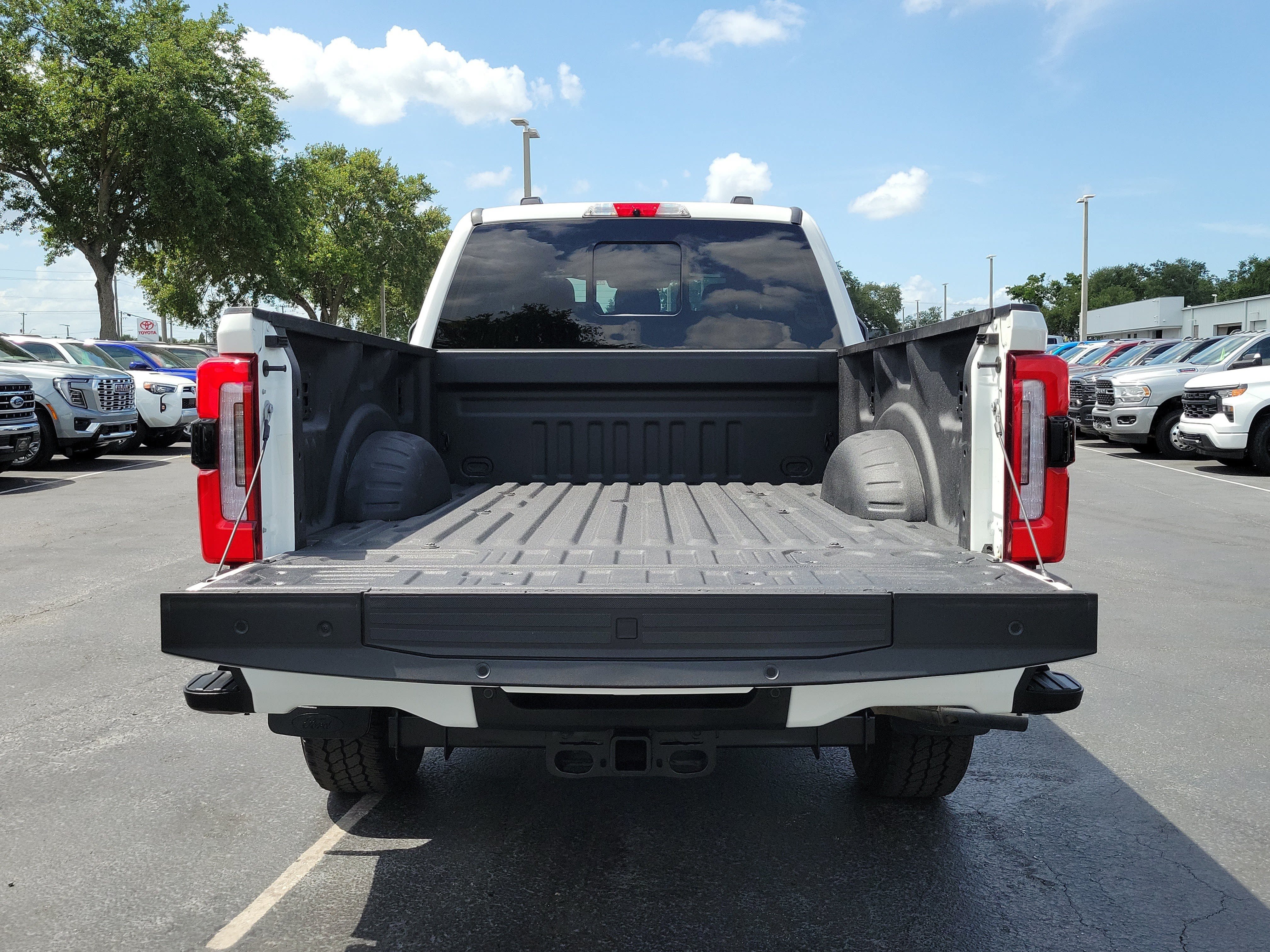 Certified 2024 Ford F250 Platinum w/ FX4 Off-Road Package AWD/4WD image 9