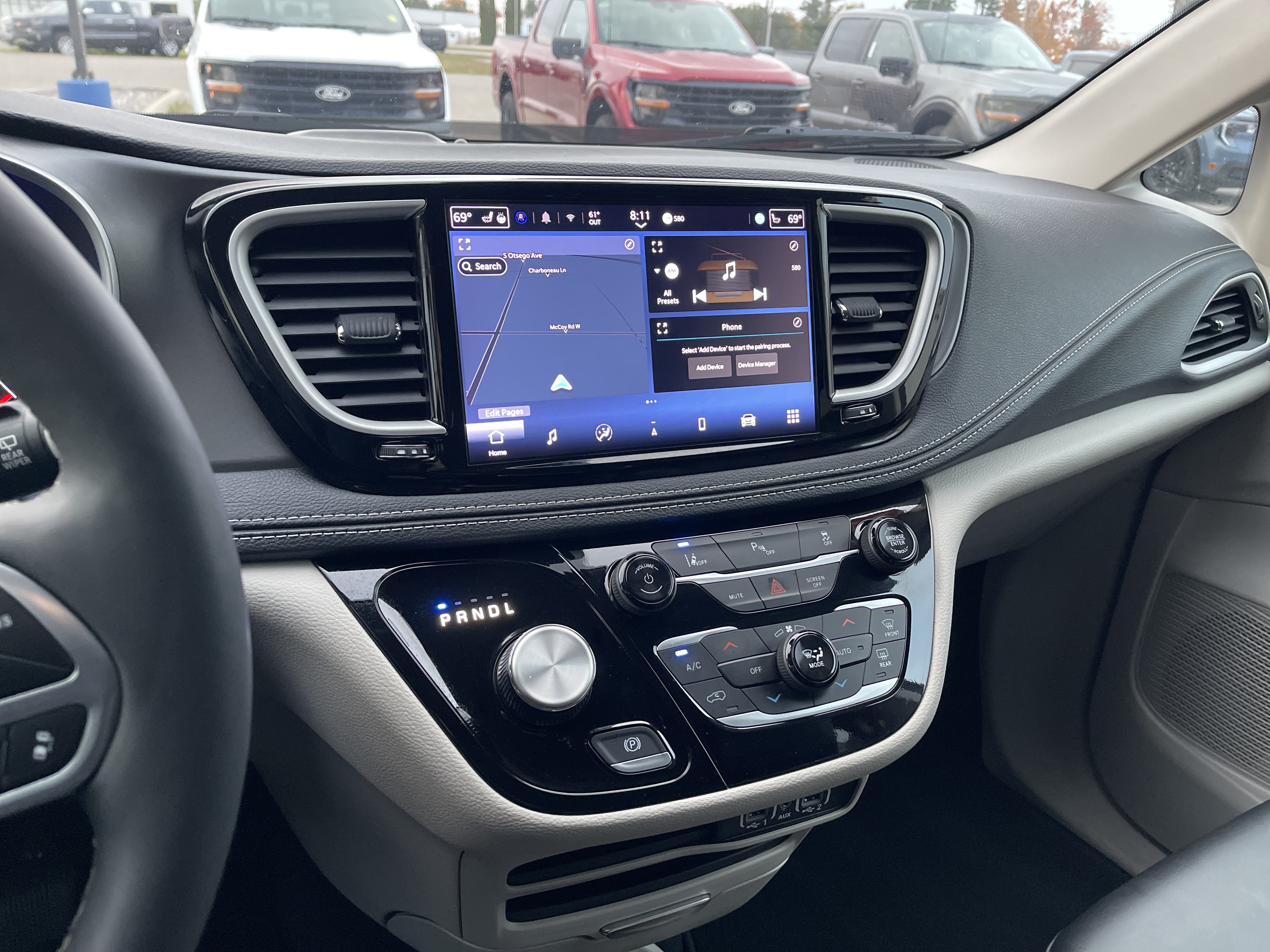 Used 2024 Chrysler Pacifica Limited FWD image 18