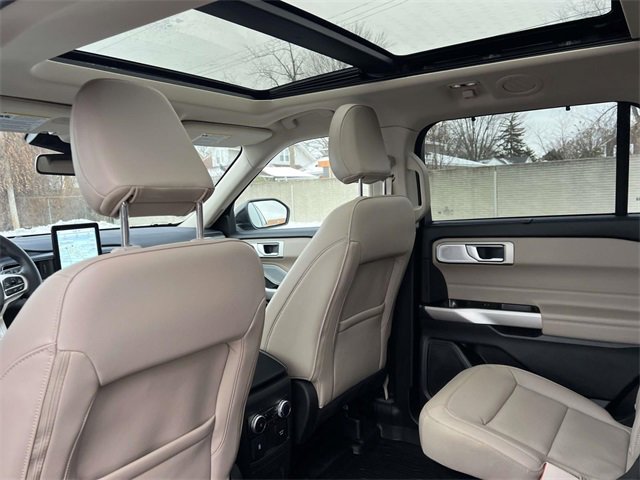 Certified 2023 Ford Explorer Limited w/ Limited Technology Package image 18