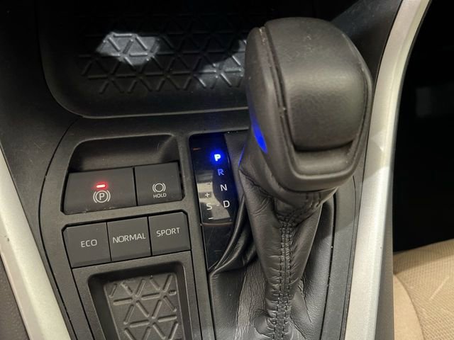 Used 2020 Toyota RAV4 XLE w/ Convenience Package image 14