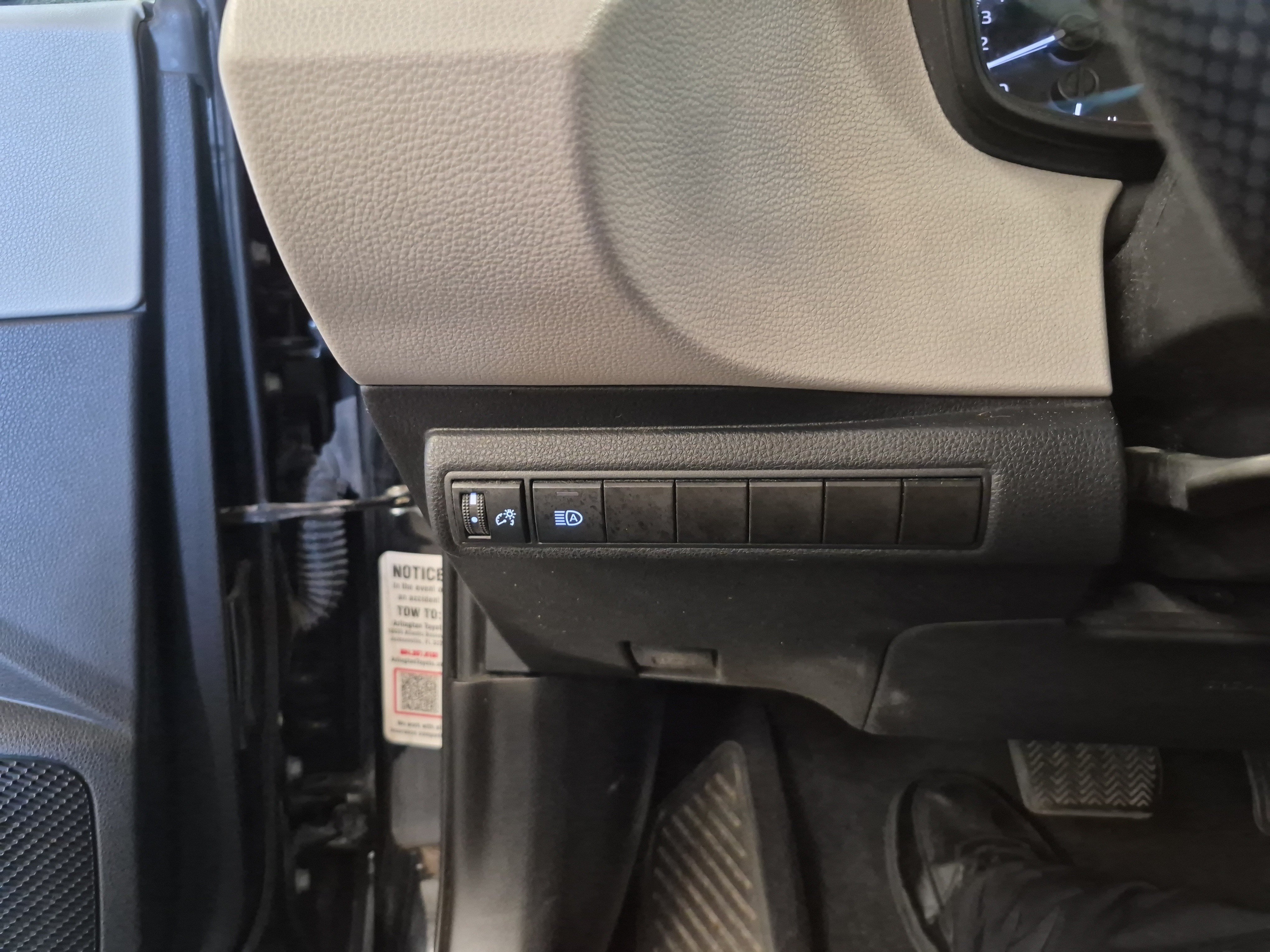 Used 2021 Toyota Corolla LE FWD image 19