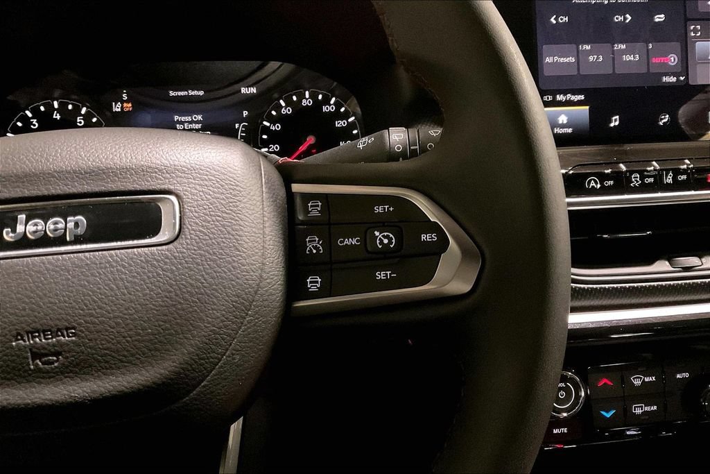Used 2025 Jeep Compass Trailhawk AWD/4WD image 18