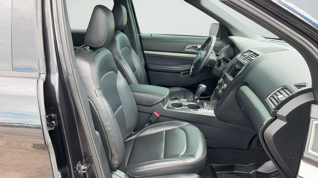 Certified 2019 Ford Explorer XLT w/ Equipment Group 202A FWD image 20
