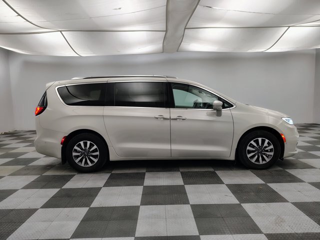 Used 2021 Chrysler Pacifica Touring-L w/ Uconnect Theater Family Group FWD image 12
