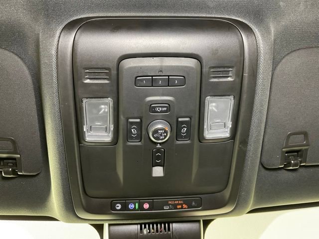 Used 2023 Chevrolet Suburban Premier image 22