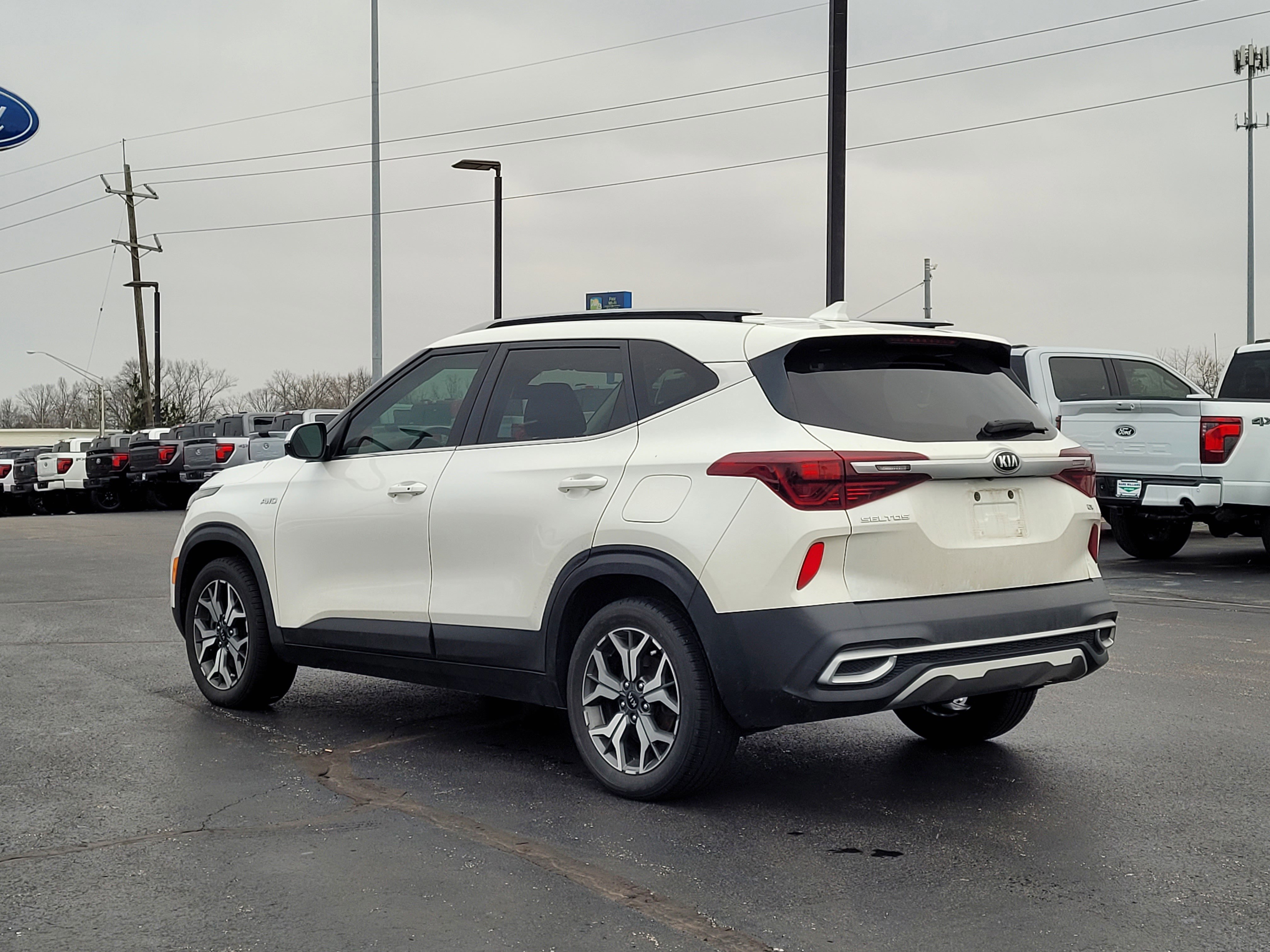 Used 2021 Kia Seltos EX image 4