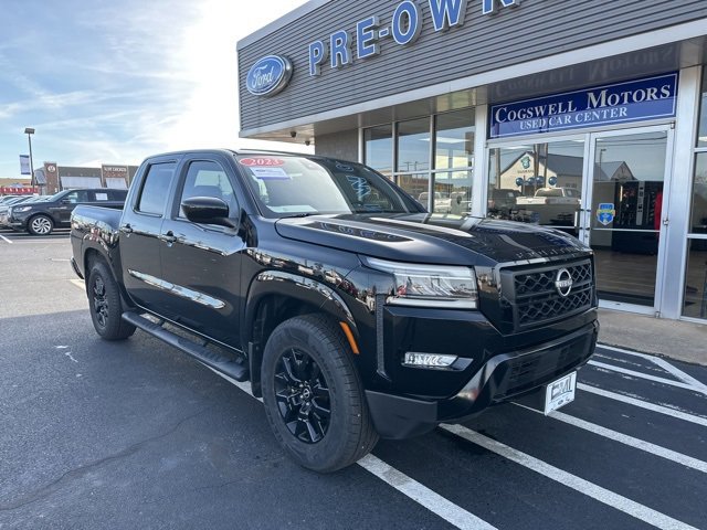 Used 2023 Nissan Frontier SV w/ Midnight Edition Package image 2