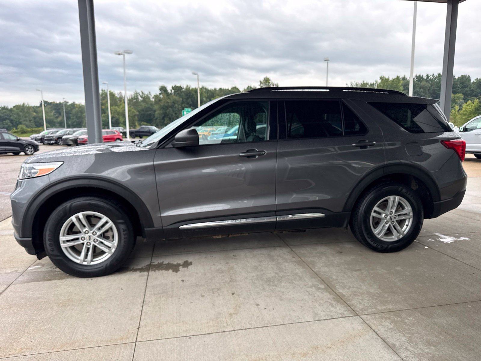 Certified 2024 Ford Explorer XLT w/ Class IV Trailer Tow Package AWD/4WD image 4