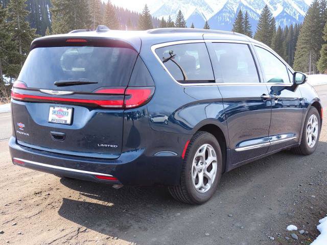 Used 2023 Chrysler Pacifica Limited image 4