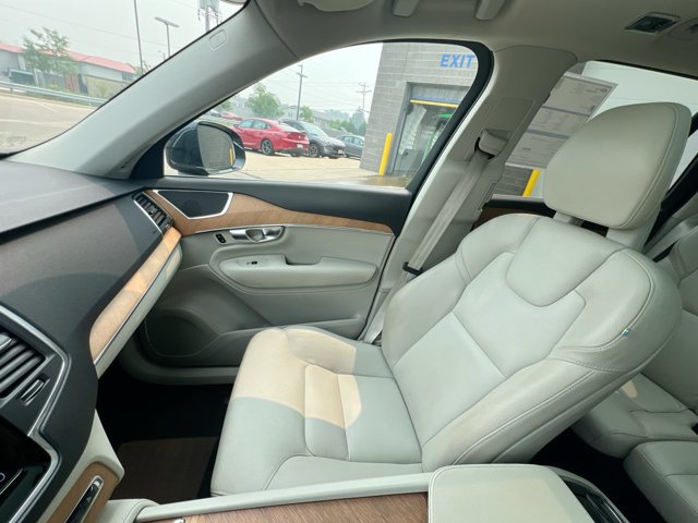 Used 2021 Volvo XC90 T6 Momentum AWD/4WD image 22