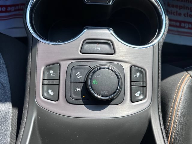 Used 2023 GMC Terrain AT4 w/ Tech Package AWD/4WD image 15